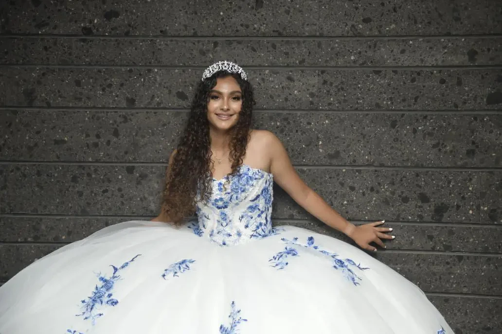 Claudia Garcia. Desktop Image