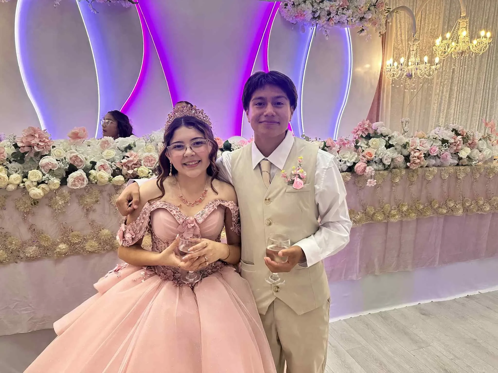 Laura Gomez. Desktop Image